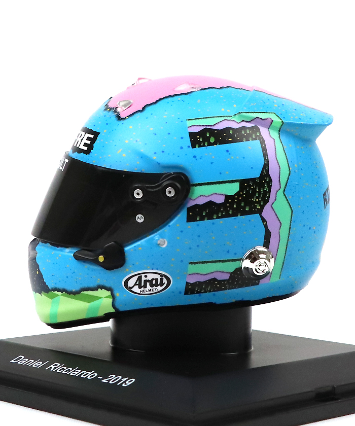 D.リカルド直筆サイン入 2023年 1/2ヘルメット F1グッズ