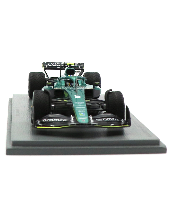 春夏新作モデル ミニカー 1 43 アストン マーティン アラムコ