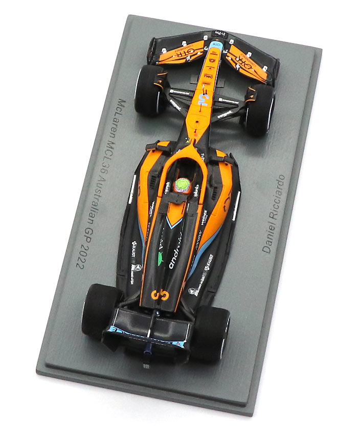 海外 高品質　送料込み　キャッシュアップRB アルファタウリ ダニエルリカルド 2024　F1 レーシングスーツ　サイズ各種 レプリカ カスタム ビザ・キャッシュアップRB、今年のレーシングスーツを公開
