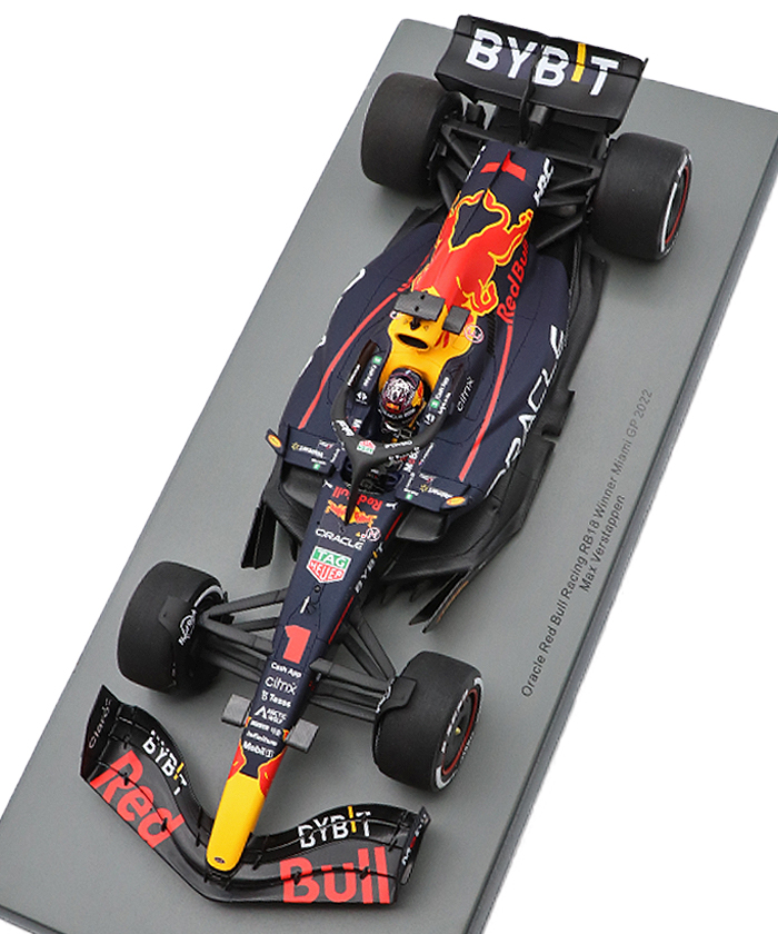 1/18 スパークオラクル レッドブル レーシング RB18M.フェルスタッペン-