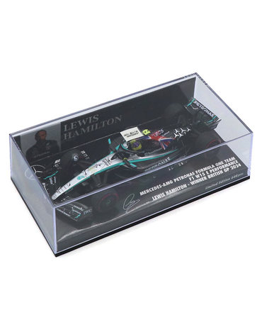 ミニチャンプス 1/43スケール メルセデス AMG ペトロナス F1 W15 E パフォーマンス ルイス・ハミルトン 2024年 イギリスGP 優勝 フラッグ付き