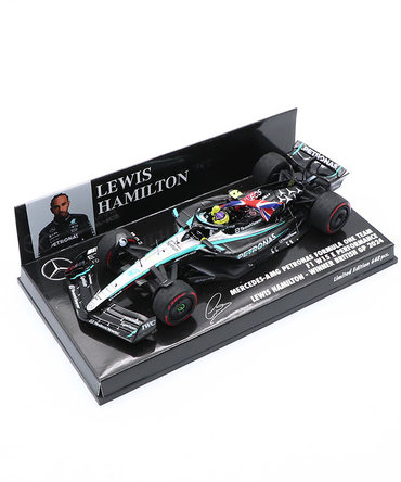 ミニチャンプス 1/43スケール メルセデス AMG ペトロナス F1 W15 E パフォーマンス ルイス・ハミルトン 2024年 イギリスGP 優勝 フラッグ付き