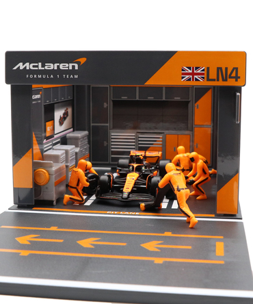 ブラゴ 1/43スケール マクラーレン F1 MCL38  ランド・ノリス ジオラマ ピットストップセット