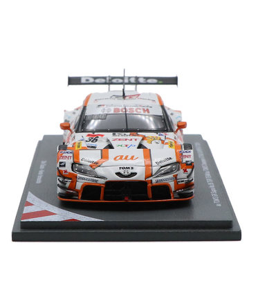 スパーク 1/43スケール au トムス GR スープラ TGR TEAM au TOMS NO.36 坪井翔 / 山下健太 GT500 スーパーGT 2024年 チャンピオン with ボード