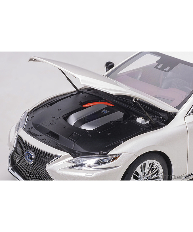 オートアート 1/18スケール レクサス LS500h （メタリック・ホワイト）/msl拡大画像