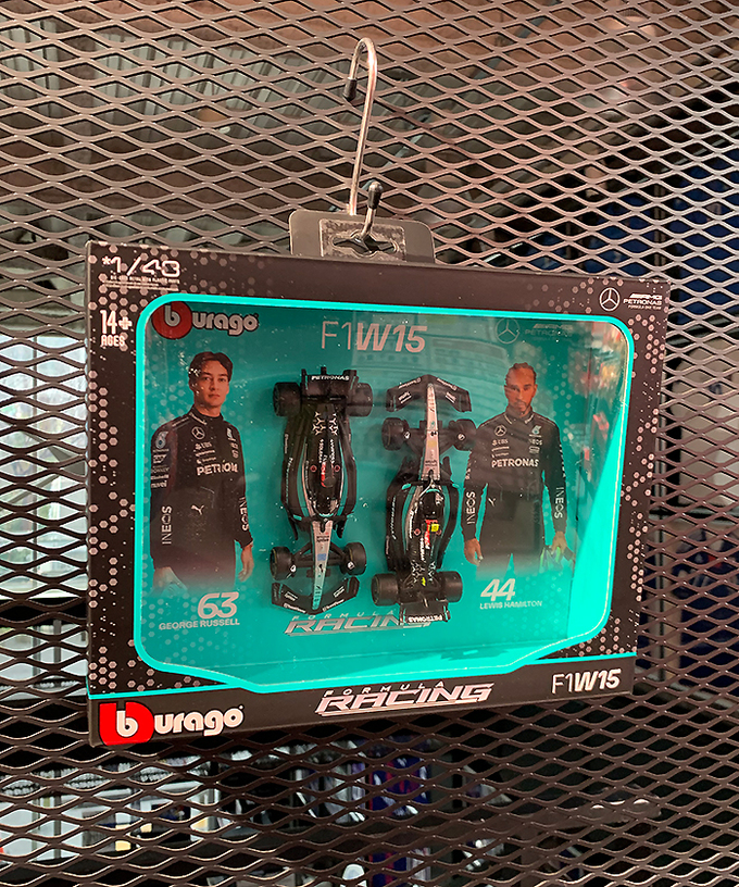ブラゴ 1/43スケール メルセデス AMG ペトロナス F1 W15 E パフォーマンス #44 ハミルトン #63 ラッセル 2台セット  /24f1m拡大画像