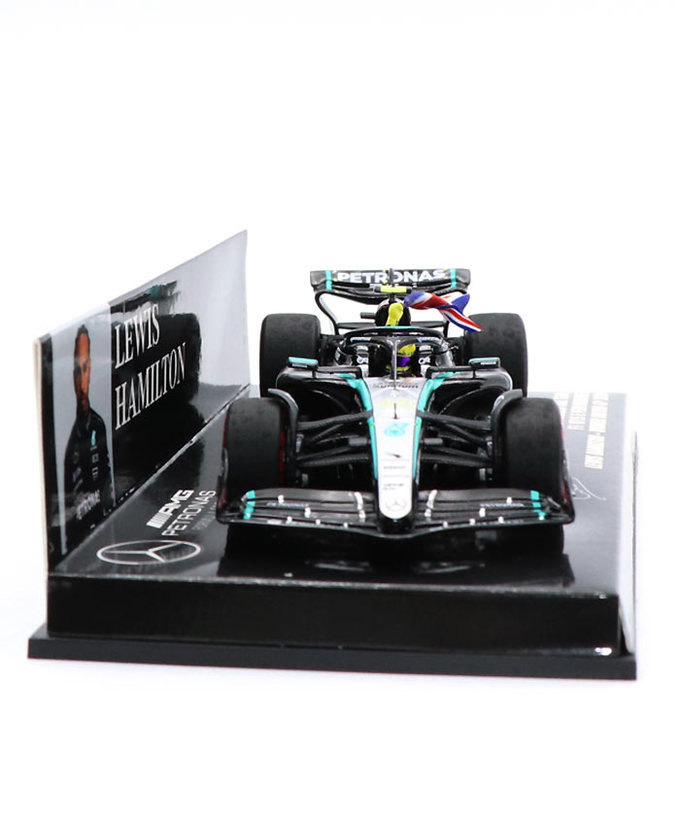 ミニチャンプス 1/43スケール メルセデス AMG ペトロナス F1 W15 E パフォーマンス ルイス・ハミルトン 2024年 イギリスGP 優勝 フラッグ付き拡大画像