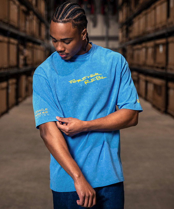 オラクル レッドブル レーシング NewEra バックグラフィック オーバーサイズ Tシャツ ブルー 2025拡大画像