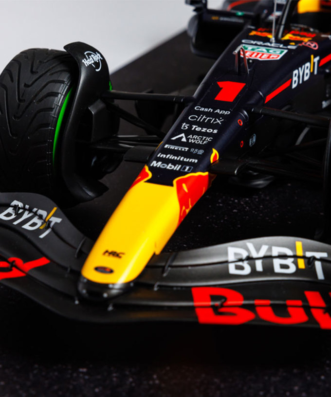 フェルスタッペン別注 ミニチャンプス 1/12スケール オラクル レッドブル レーシング ホンダ RB18 マックス・フェルスタッペン 2022年 日本GP 優勝 ワールドチャンピオン フィギュア＆チャンピオンボード付き /ARB拡大画像