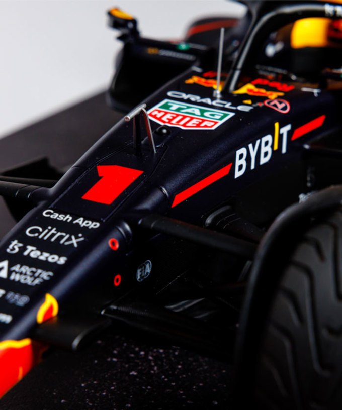フェルスタッペン別注 ミニチャンプス 1/12スケール オラクル レッドブル レーシング ホンダ RB18 マックス・フェルスタッペン 2022年 日本GP 優勝 ワールドチャンピオン フィギュア＆チャンピオンボード付き /ARB拡大画像