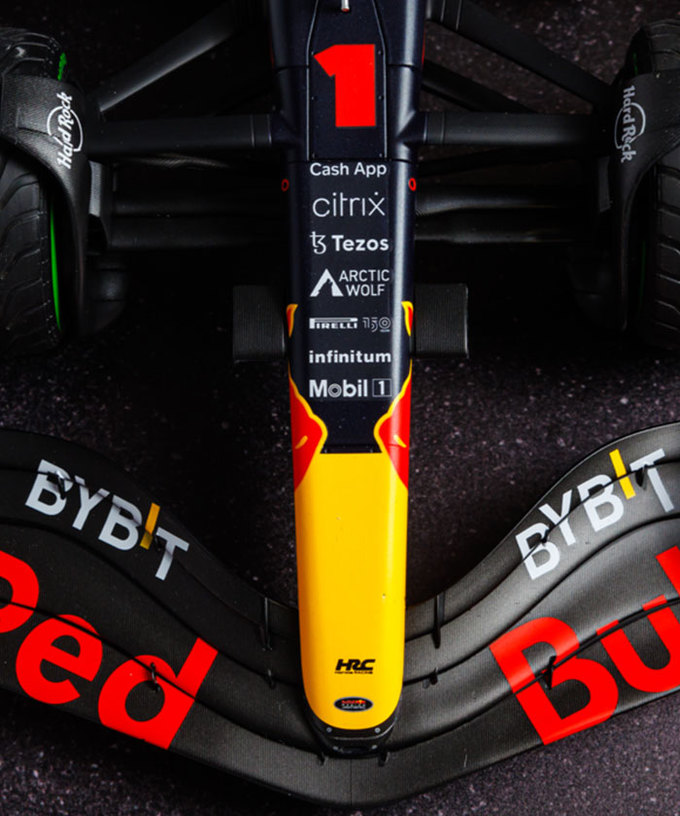 フェルスタッペン別注 ミニチャンプス 1/12スケール オラクル レッドブル レーシング ホンダ RB18 マックス・フェルスタッペン 2022年 日本GP 優勝 ワールドチャンピオン フィギュア＆チャンピオンボード付き /ARB拡大画像