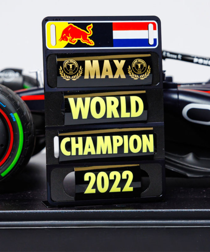 フェルスタッペン別注 ミニチャンプス 1/12スケール オラクル レッドブル レーシング ホンダ RB18 マックス・フェルスタッペン 2022年 日本GP 優勝 ワールドチャンピオン フィギュア＆チャンピオンボード付き /ARB拡大画像