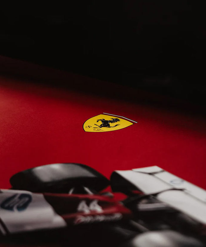 フェラーリ SF-25 – スクーデリア フェラーリ HP F1™ Team ポスター拡大画像