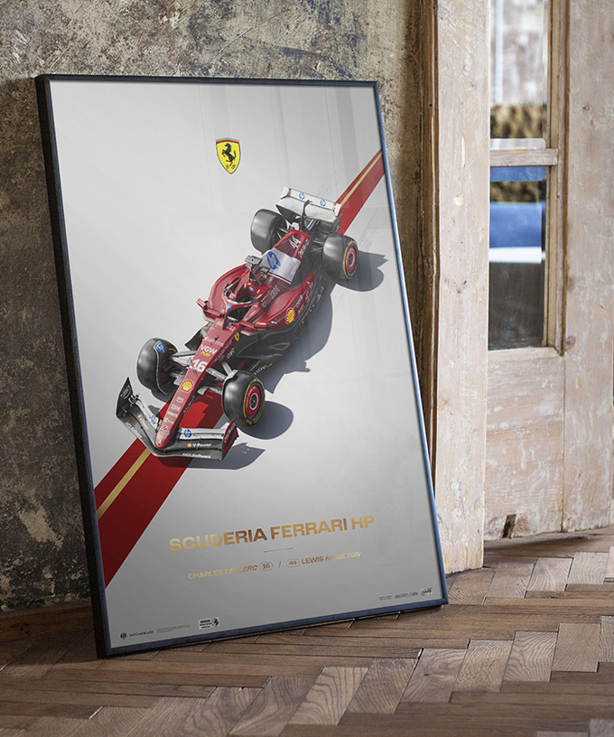 【額装済み】フェラーリ SF-25 – スクーデリア フェラーリ HP F1™ Team ポスター拡大画像