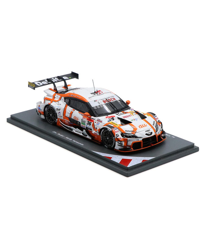 スパーク 1/43スケール au トムス GR スープラ TGR TEAM au TOMS NO.36 坪井翔 / 山下健太 GT500 スーパーGT 2024年 チャンピオン with ボード拡大画像
