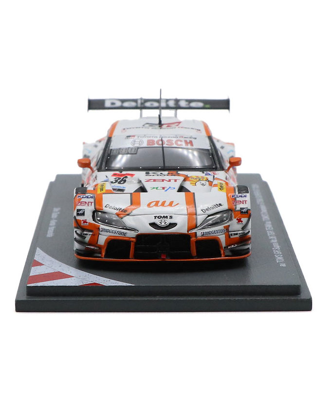 スパーク 1/43スケール au トムス GR スープラ TGR TEAM au TOMS NO.36 坪井翔 / 山下健太 GT500 スーパーGT 2024年 チャンピオン with ボード拡大画像