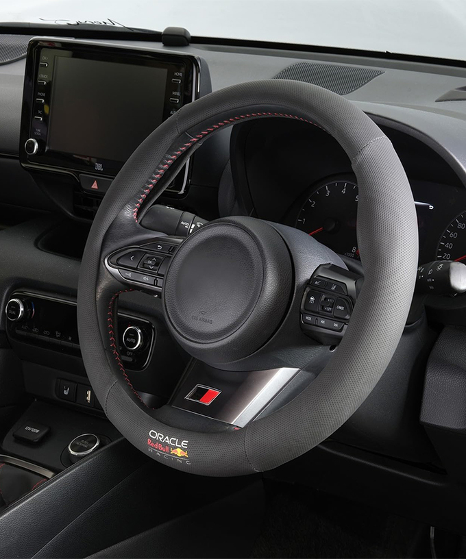 オラクル レッドブル レーシング ステアリングカバー Sサイズ SWC001S 拡大画像