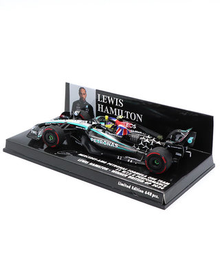 ミニチャンプス 1/43スケール メルセデス AMG ペトロナス F1 W15 E パフォーマンス ルイス・ハミルトン 2024年 イギリスGP 優勝 フラッグ付き