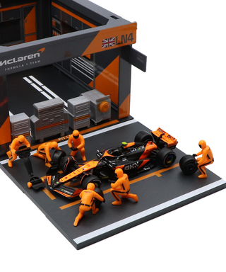 ブラゴ 1/43スケール マクラーレン F1 MCL38  ランド・ノリス ジオラマ ピットストップセット