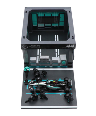 ブラゴ 1/43スケール メルセデス AMG ペトロナス F1 W15 ルイス・ハミルトン ジオラマ ピットストップセット